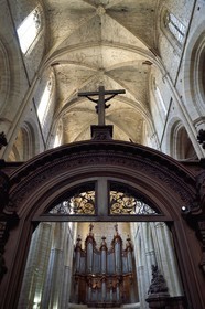 France, Var (83), Provence Verte, Saint-Maximin-la-Sainte-Baume, basilique Sainte Madeleine, la nef et l'orgue