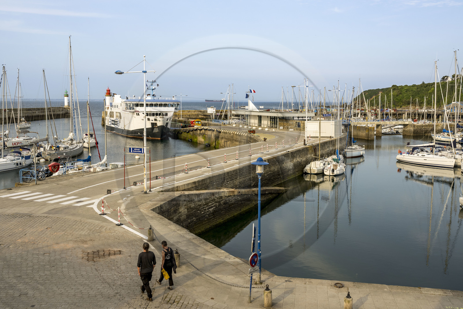 France, Morbihan (56), Ile de Groix, Port Tudy, le ferry dans le port France, Morbihan (56), Ile de Groix, Port Tudy, le ferry dans le port