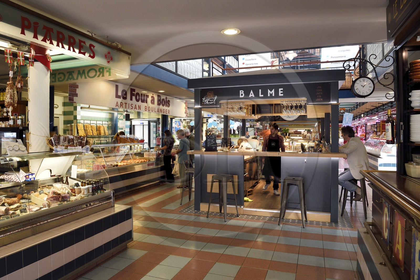 France, Pyrénées-Atlantiques (64), Pays-Basque, Bayonne, les Halles sur le quai Roquebert