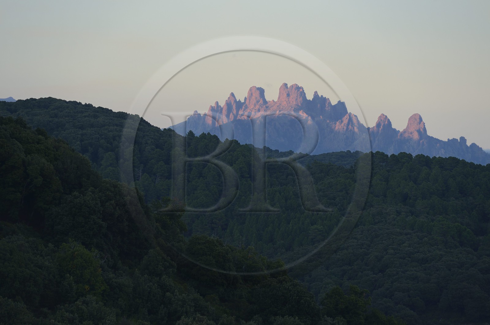 France, Corse-du-Sud (2A), Alta Rocca, les Aiguilles de Bavella au coucher de soleil France, Corse-du-Sud (2A), Alta Rocca, les Aiguilles de Bavella au coucher de soleil