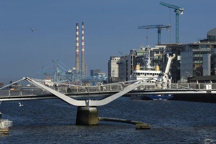 Irlande, Comté de Dublin, Dublin, Sean O'Casey Bridge, par les architectes Brian O'Halloran & Associates, sur la River Liffey