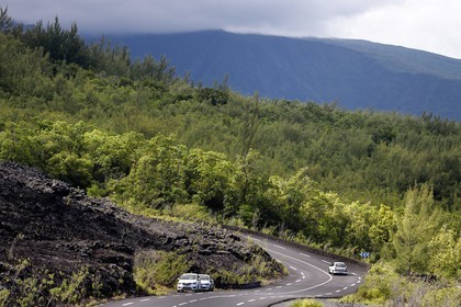 France, Ile de la Reunion, Parc national de La Réunion classé Patrimoine Mondial de l'UNESCO, volcan du Piton de la Fournaise, la route en bordure de la coulée de lave de 2007