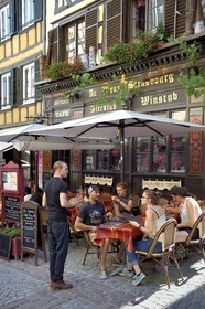 France, Bas-Rhin (67), Strasbourg, vieille ville classée au Patrimoine Mondial de l'UNESCO, bierstub et winstub Au Vieux Strasbourg rue du Maroquin