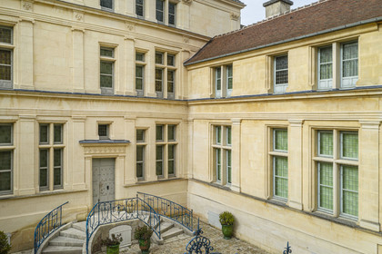 France, Aisne (02), Château-Thierry, Musée Jean de La Fontaine - Ville de Chateau-Thierry dans la maison natale du poète, la facade Renaissance et le perron sur le côté cour