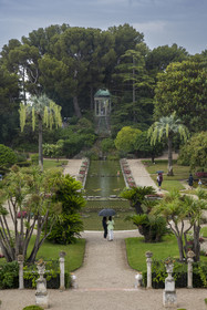 France, Alpes-Maritimes (06), Saint Jean Cap Ferrat, Villa et Jardins Ephrussi de Rothschild, le grand bassin dominé par le temple de l'Amour