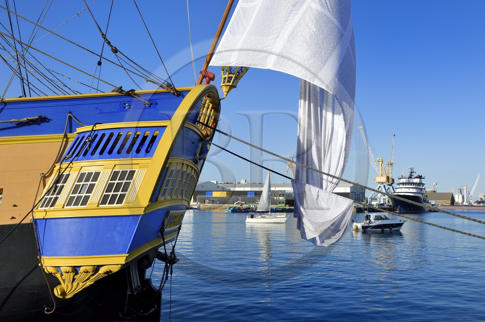 France, Finistère (29), port de Brest, la frégate L'Hermione, réplique du trois-mats qui transporta le marquis de Lafayette en Amérique en 1780, la poupe