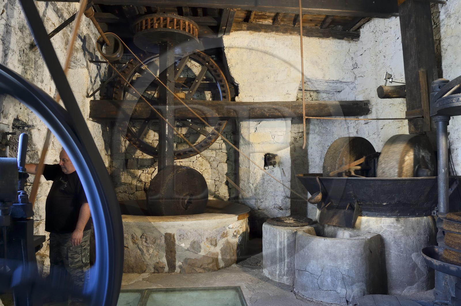 France, Corse-du-Sud (2A), Alta Rocca, Sainte-Lucie-de-Tallano (Santa Lucia di Tallà), U Franghjonu, moulin à huile datant du XVIIIème siècle qui abrite le musée de l'oléiculture France, Corse-du-Sud (2A), Alta Rocca, Sainte-Lucie-de-Tallano (Santa Lucia di Tallà), U Franghjonu, moulin à huile datant du XVIIIème siècle qui abrite le musée de l'oléiculture