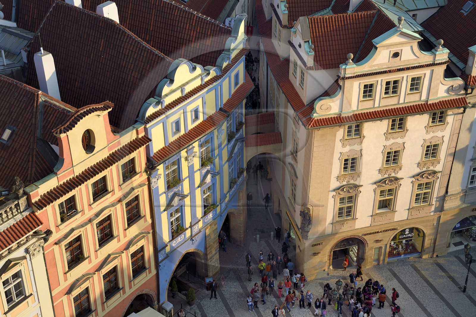 République Tchèque, Prague, centre historique classé Patrimoine Mondial de l'UNESCO, la vieille ville (Stare Mesto), place de la vieille ville (Staromestske namesti), facades de style Renaissance et baroque