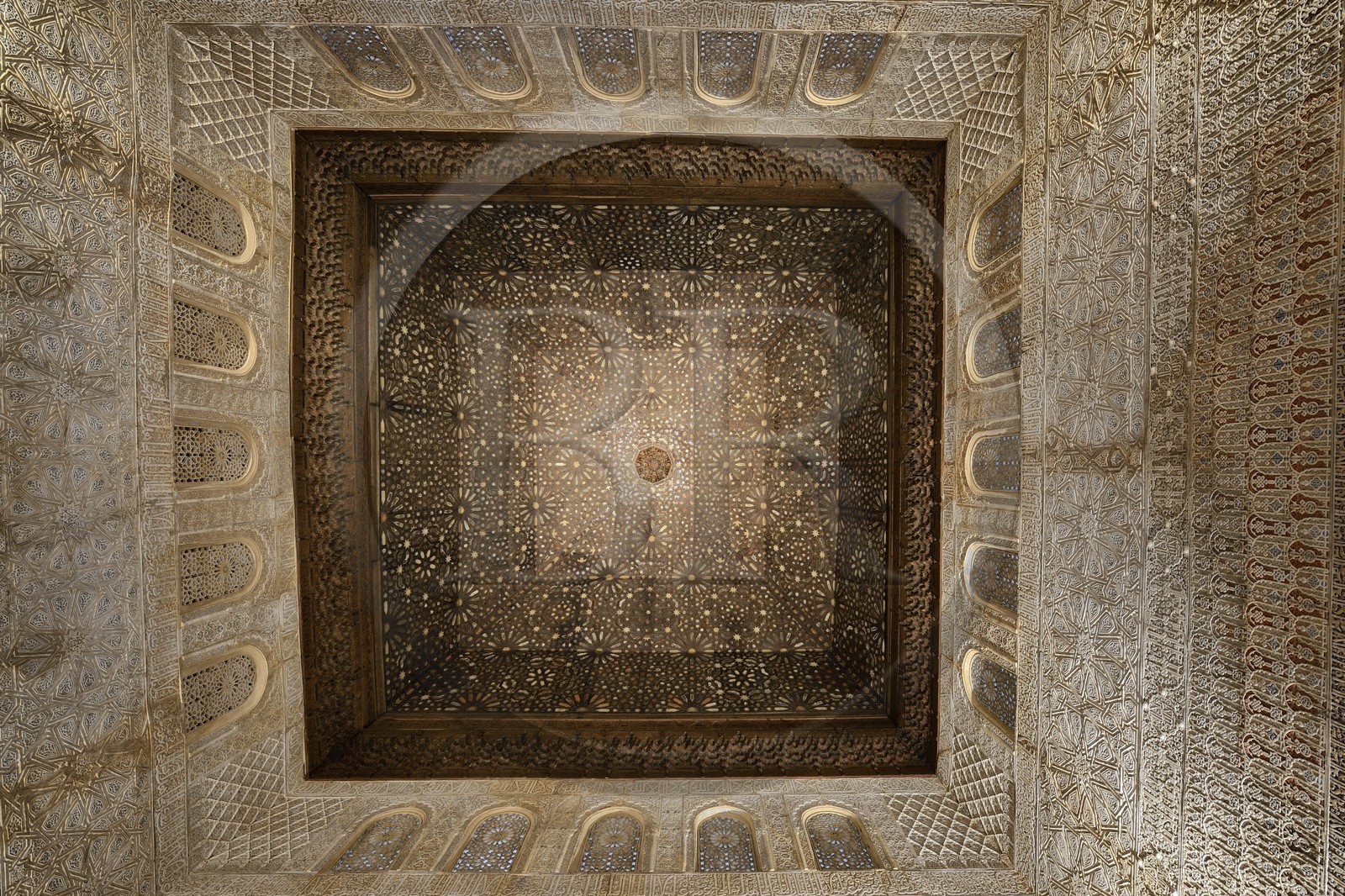 Espagne, Andalousie, Grenade, Palais nasrides de l'Alhambra, classé Patrimoine Mondial de l'UNESCO, Palais de Comares, plafond de la Salle des Ambassadeurs