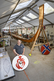 France, Vendée (85), L'Ile d'Olonne vers Les-Sables-d'Olonne, chantier Drakkar de Vendée qui est une reproduction du Drakkar de Gokstad, son créateur et président de l'association Philippe Renaudet