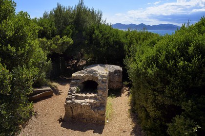 France, Alpes-Maritimes, Lerins Islands, Sainte-Marguerite island, .Heated-shot furnace of the point of the Dragon