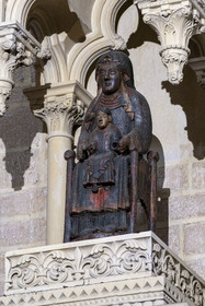 France, Cote d'Or, Climats terroirs of Burgundy, listed as World Heritage by UNESCO, Beaune, collégiale Notre-Dame de Beaune basilica, (black) virgin in majesty from the 12th century who presents Christ
