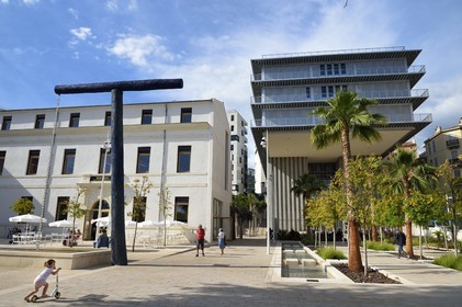 France, Var, Toulon, quartier Chalucet, the Chalucet media library left and the House of Creativity housing the Camondo Méditerranée School (Interior Architecture and Design) in the Jardin Alexandre 1er, left the Italic Fountain (2018-2020) by artist Didier Marcel