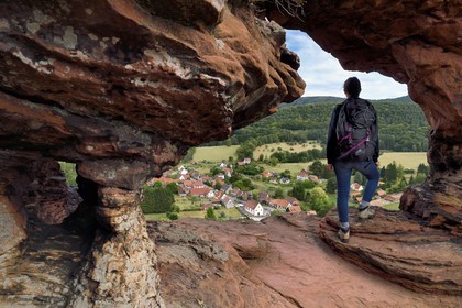 France, Bas Rhin, Northern Vosges Regional Natural Park, Obersteinbach, the arch of the sandstone rock of Wachtfels overlooking the village