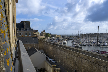 France, Ille et Vilaine, Cote d'Emeraude (Emerald Coast), Saint Malo, the Hotel Magon, authentic privateer's residence, private mansion built for François Auguste Magon de la Lande in 1725, shipowner from Saint-Malo, privateer,slaver and director of the East India Company, view over the port