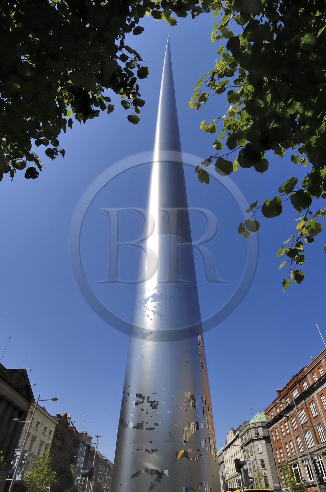 Irlande, Dublin, The Spire of Dublin (aiguille en acier haute de 120m) Irlande, Dublin, The Spire of Dublin (aiguille en acier haute de 120m)
