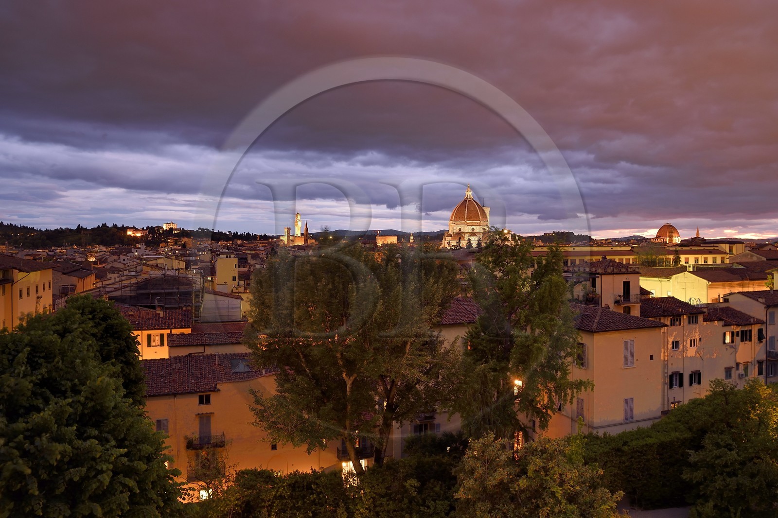 Italie, Toscane, Florence, centre historique classé Patrimoine Mondial de l'UNESCO, vue du centre historique de la vieille ville au crépuscule depuis le Palazzo Della Gherardesca, palace 5 étoiles du groupe Four Seasons Hotel