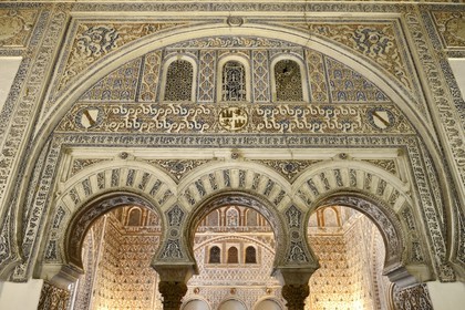 Espagne, Andalousie, Séville, Alcazar de Séville (Reales Alcazares de Sevilla), classé Patrimoine Mondial de l'UNESCO, une des portes du Salon des Ambassadeurs (Salon de Embajadores)