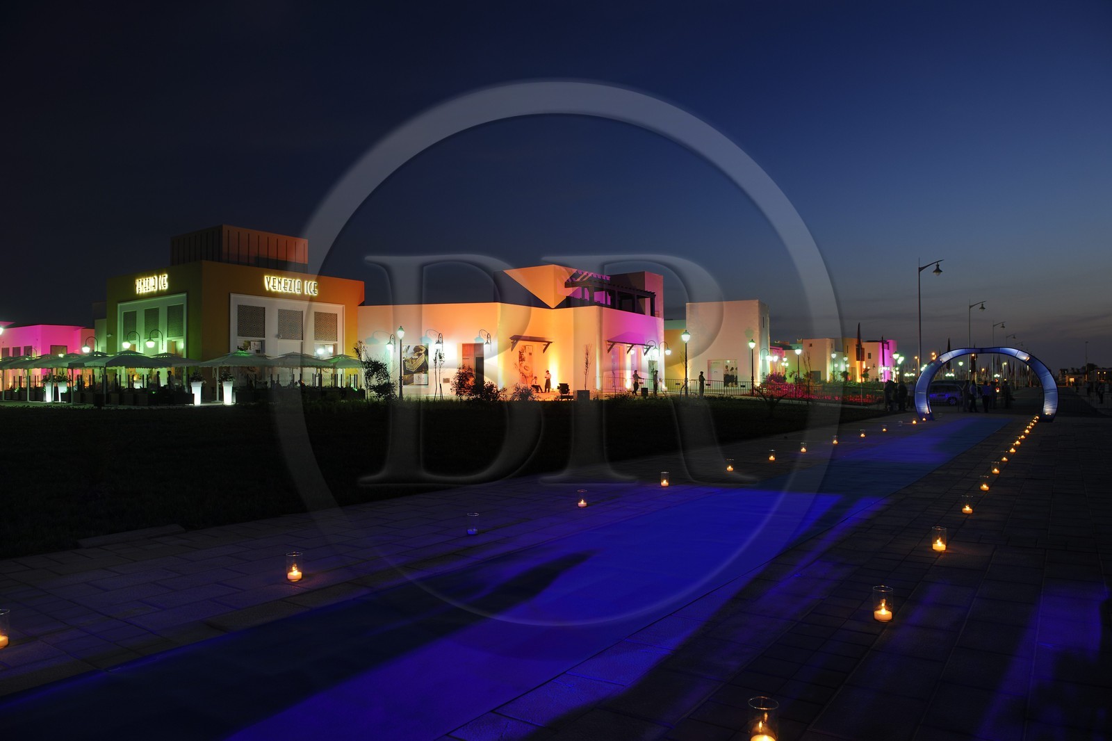 Maroc, région de l'Oriental, station balnéaire de Mediterrania Saïdia, la Médina Saidia galerie marchande construite sous forme de médina marocaine