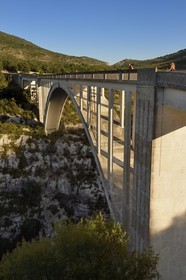 Var (83), Parc Naturel Régional du Verdon, le pont de l'Artuby qui surplombe les Gorges de l'Artuby