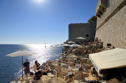 Croatia, Dalmatia, Dalmatian coast, Dubrovnik, Historic Centre listed as World Heritage by UNESCO, café terrace at the foot of the ramparts on the sea side