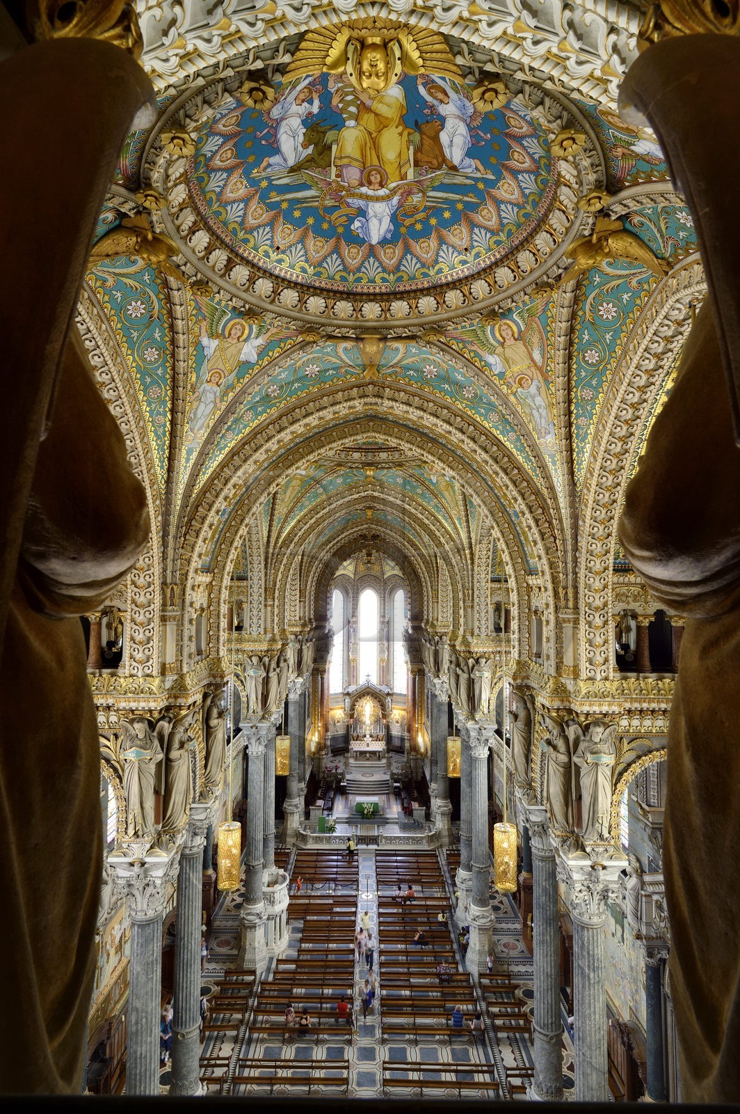 France, Rhône (69), Lyon, site historique classé Patrimoine Mondial de l'UNESCO, Basilique Notre Dame de Fourvière, la nef