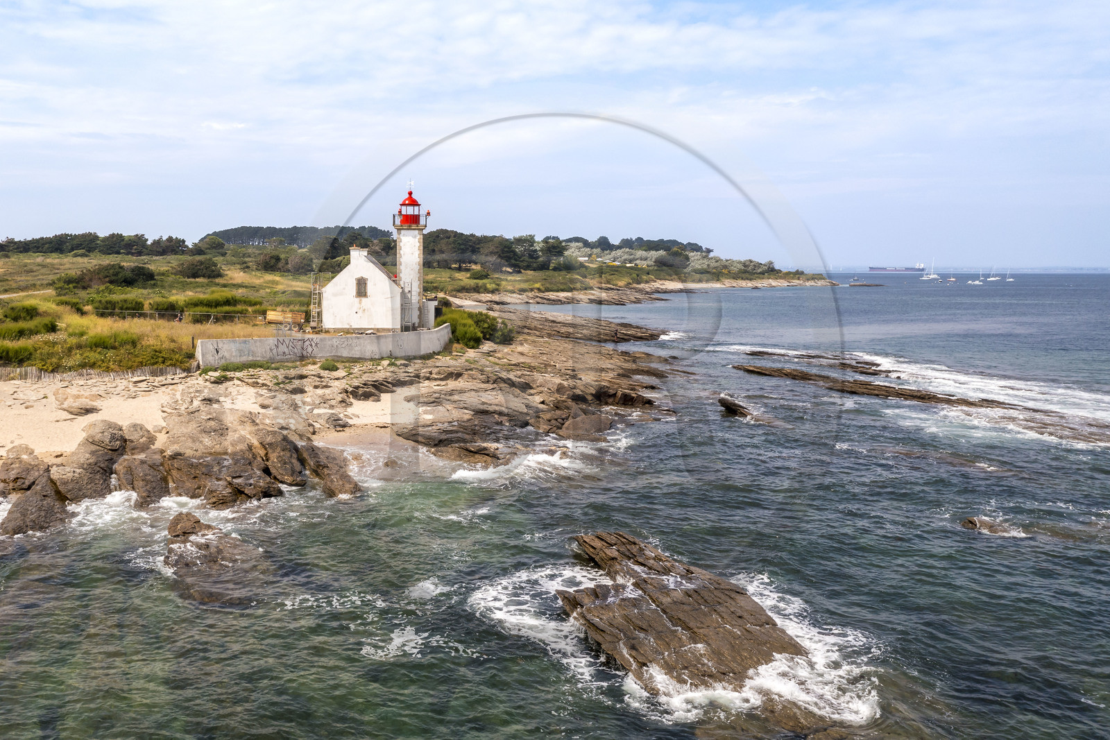 France, Morbihan (56), Ile de Groix, Locmaria, réserve naturelle géologique François Le Bail, le phare de la Pointe des Chats (vue aérienne) France, Morbihan (56), Ile de Groix, Locmaria, réserve naturelle géologique François Le Bail, le phare de la Pointe des Chats (vue aérienne)