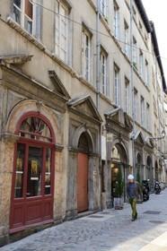France, Rhône (69), Lyon, site historique classé Patrimoine Mondial de l'UNESCO, quartier de Saint-Paul dans le Vieux Lyon, la rue Juiverie