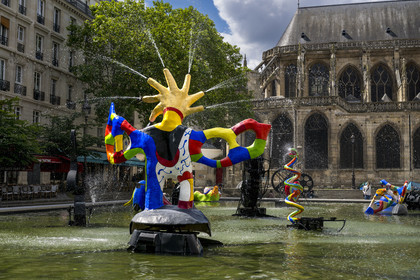 France, Paris (75), quartier des Halles  Beaubourg, la fontaine Stravinsky de Jean Tinguely et Niki de Saint Phalle