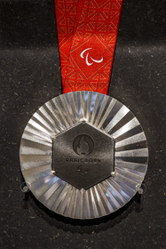 France, Paris (75), le musée de la Monnaie de Paris, médaille d'Or des Jeux Olympiques 2024 fabriquée par la Monnaie de Paris