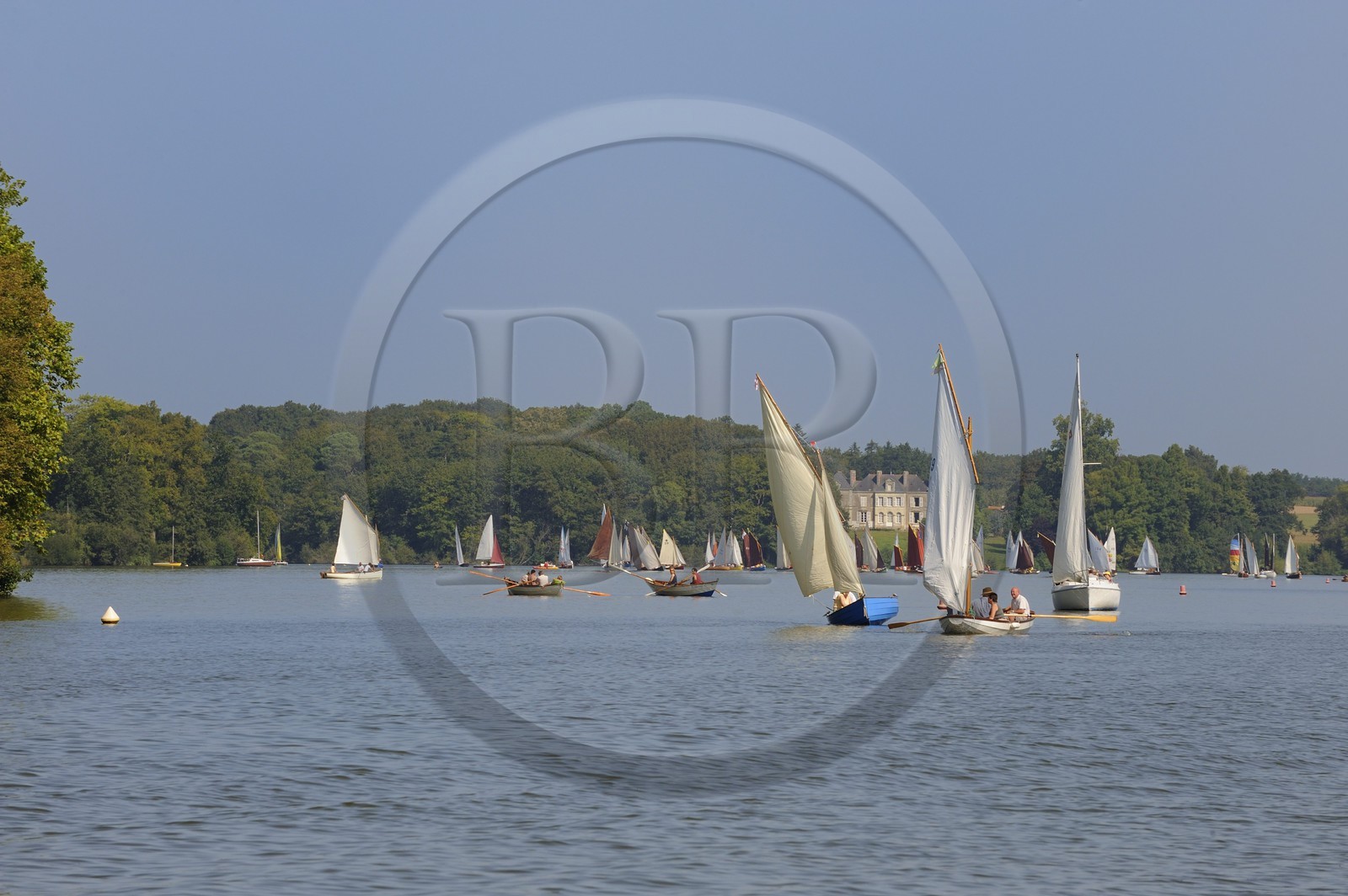 France, Loire-Atlantique (44), Nantes, Sucé-sur-Erdre, la rivière Erdre au niveau du château de Nay, rencontres de Yachting & Canotage de vieux gréments lors des RDV de l'Erdre