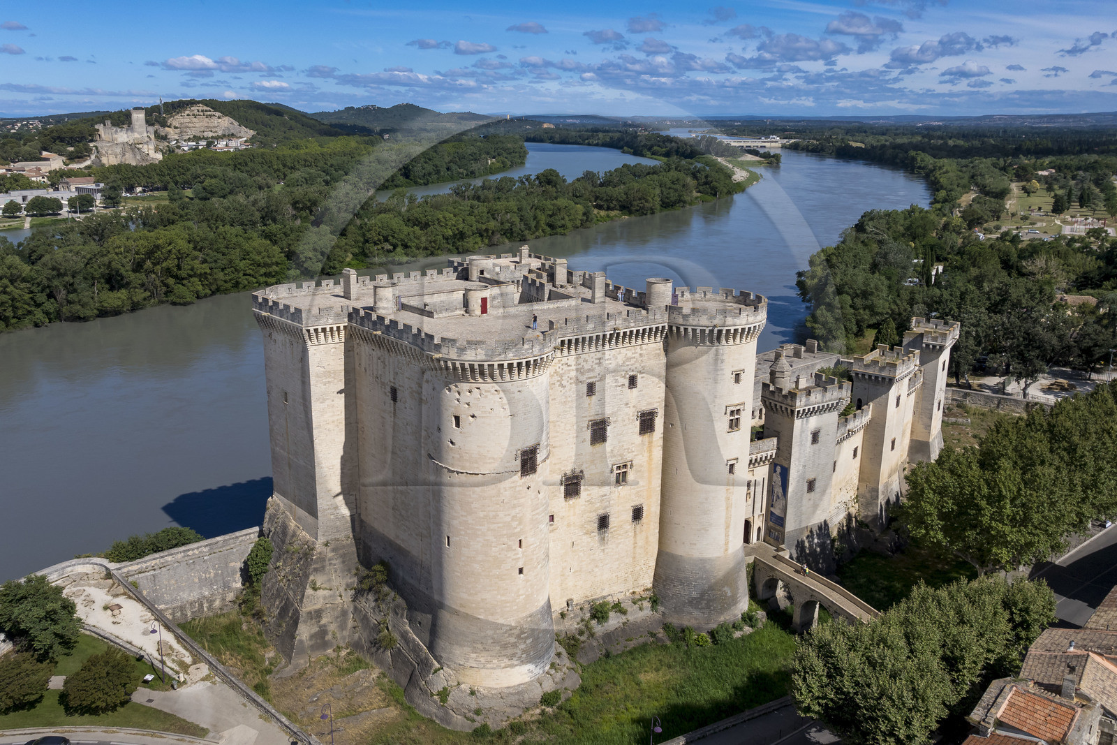 France, Bouches du Rhone, Tarascon, King René's castle dating from the 15th century on the banks of the Rhone and the Beaucaire fortress in the background on the other bank (aerial view)