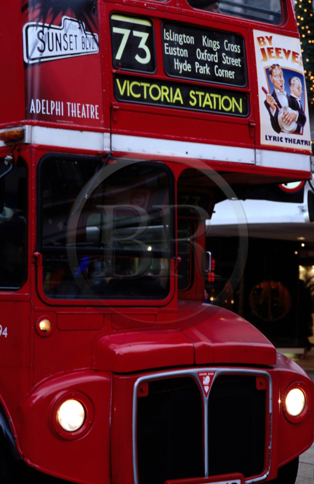 Royaume-Uni, Londres, bus à impériale en direction de Victoria station