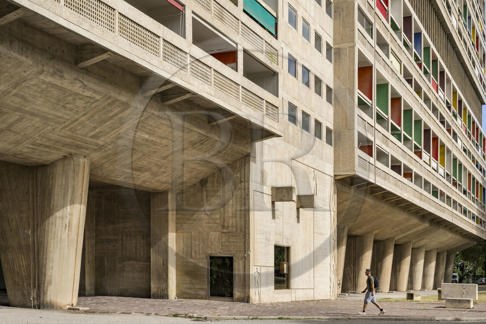 France, Bouches-du-Rhône (13), Marseille, oeuvre architecturale de Le Corbusier, classée Patrimoine Mondial de l'UNESCO, la Cité Radieuse par l'architecte Le Corbusier bordant le boulevard Michelet
