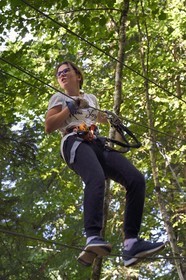 Suisse, Canton de Vaud, Aigle, parcours acrobatique en hauteur (accrobranche) au Parc Aventure