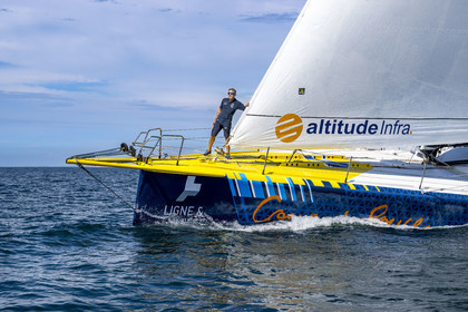 France, Vendée (85), Les-Sables-d'Olonne, le skipper Manuel Cousin en entrainement sur son voilier monocoque de 60 pieds IMOCA Coup de Pouce
