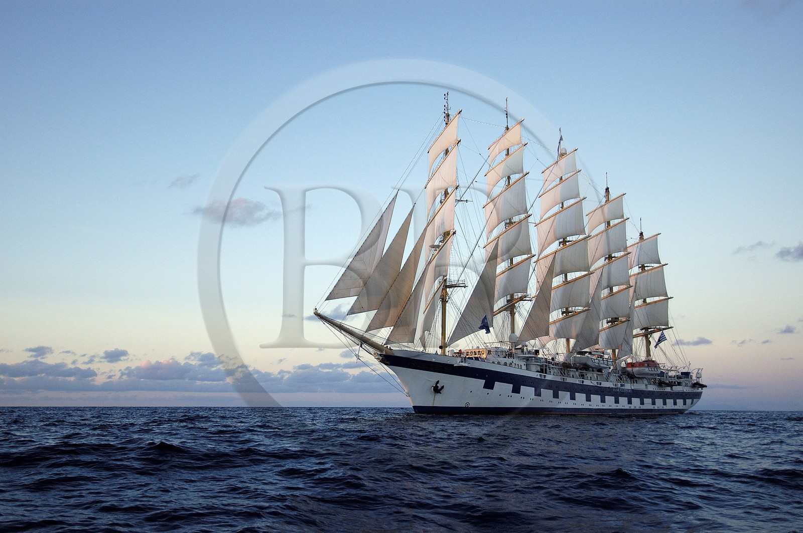 Caraïbes, le 5 mâts SPV Royal Clipper toutes voiles dehors