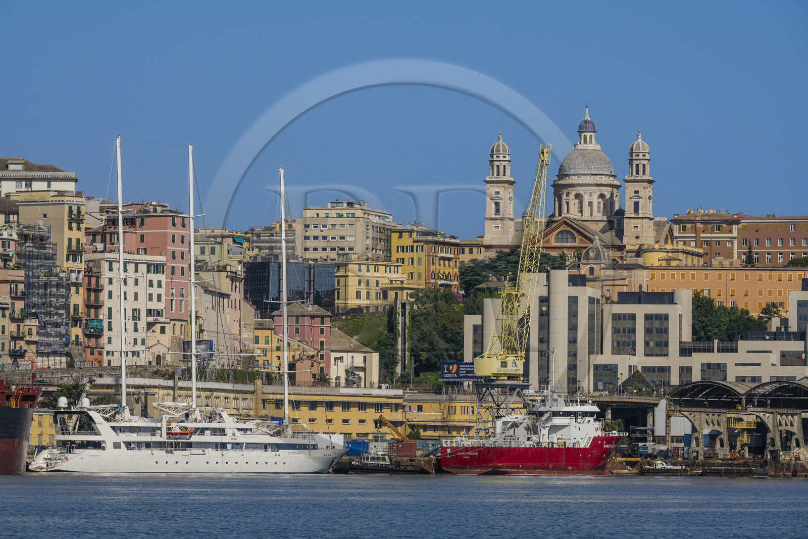 Italie, Ligurie, Gênes, le port, zone Est qui est principalement réservée aux réparations navales