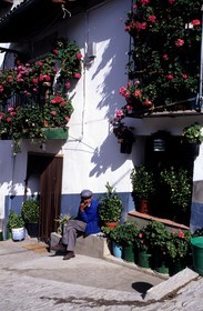Spain, Estremadura, Guadalupe, town alley