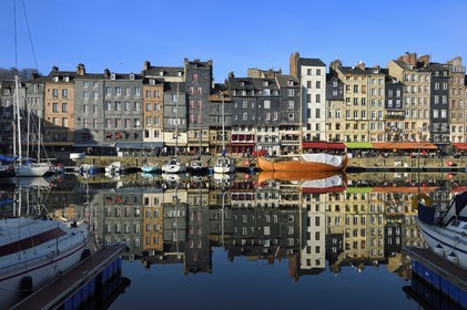 France, Calvados (14), Pays d'Auge, Honfleur, le Vieux-Bassin, le quai Sainte-Catherine