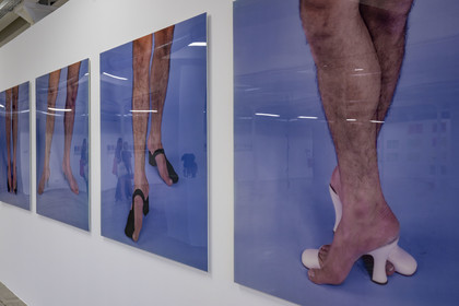 France, Bouches-du-Rhône (13), Marseille, La Friche de la Belle de Mai, un des espaces d'expositions, sans titre (2000) de l'artiste Natacha Lesueur avec Bruno Pélassy