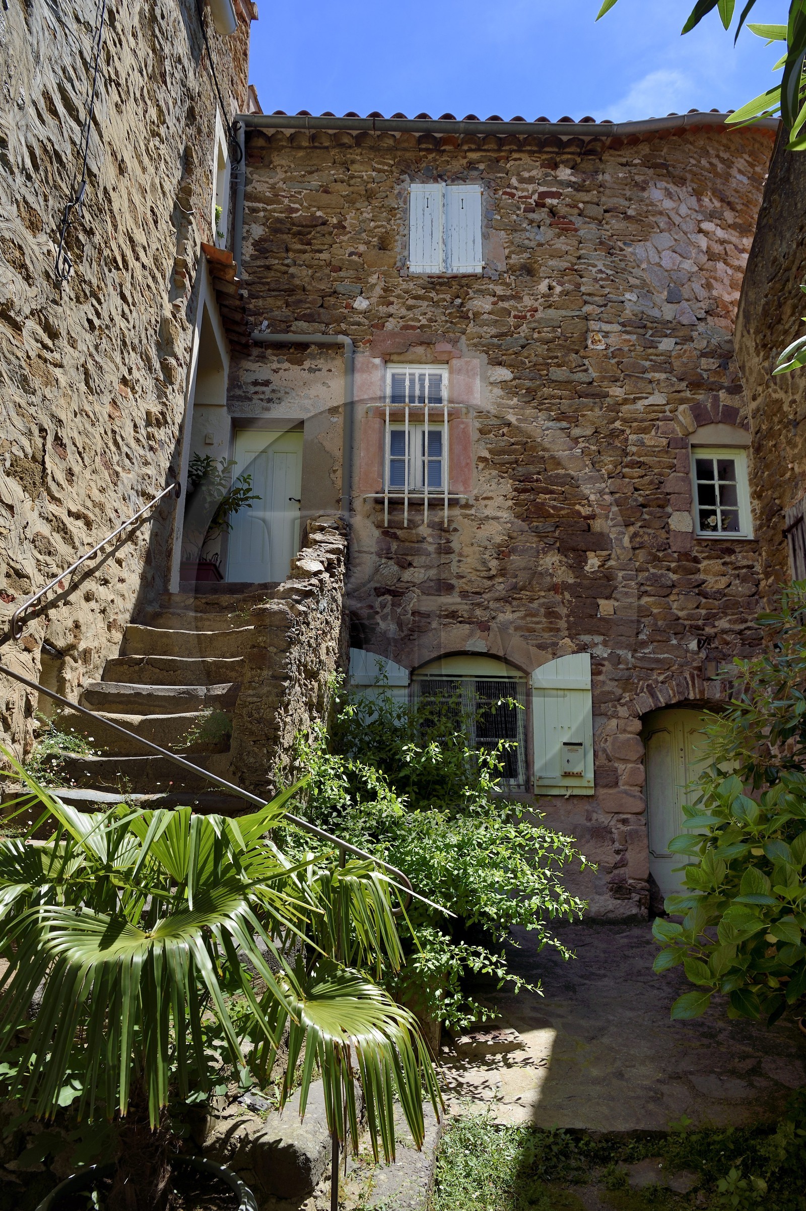 France, Var (83), golfe de Saint-Tropez, Gassin, labellisé Les Plus Beaux Villages de France, maison traditionnelle dans le vieux village