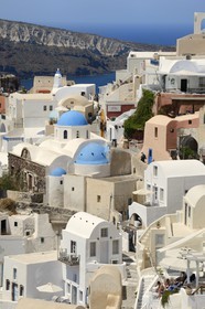 Greece, Cyclades, Aegean Sea, Santorini (Thira or Thera), the village of Oia overlooking the Caldera