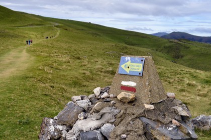 France, Pyrenees Atlantiques, Basque Country, Camino de Santiago (the Way of St. James), the GR 65 (Grande Randonnée itinerary) mark on the Urculu mountain between Saint Jean Pied de Port and Roncesvalles, direction sign for Roncesvalles in French and Basque