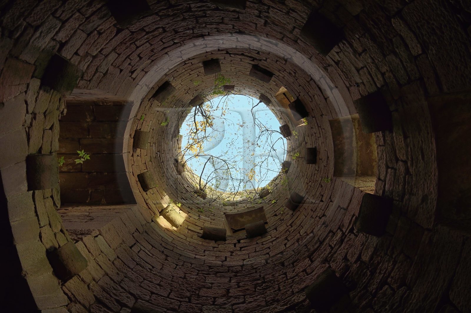 France, Bas-Rhin (67), Heiligenstein, chateau du Landsberg du XIIIème siècle, intérieur de l'une des deux tours circulaires de la courtine