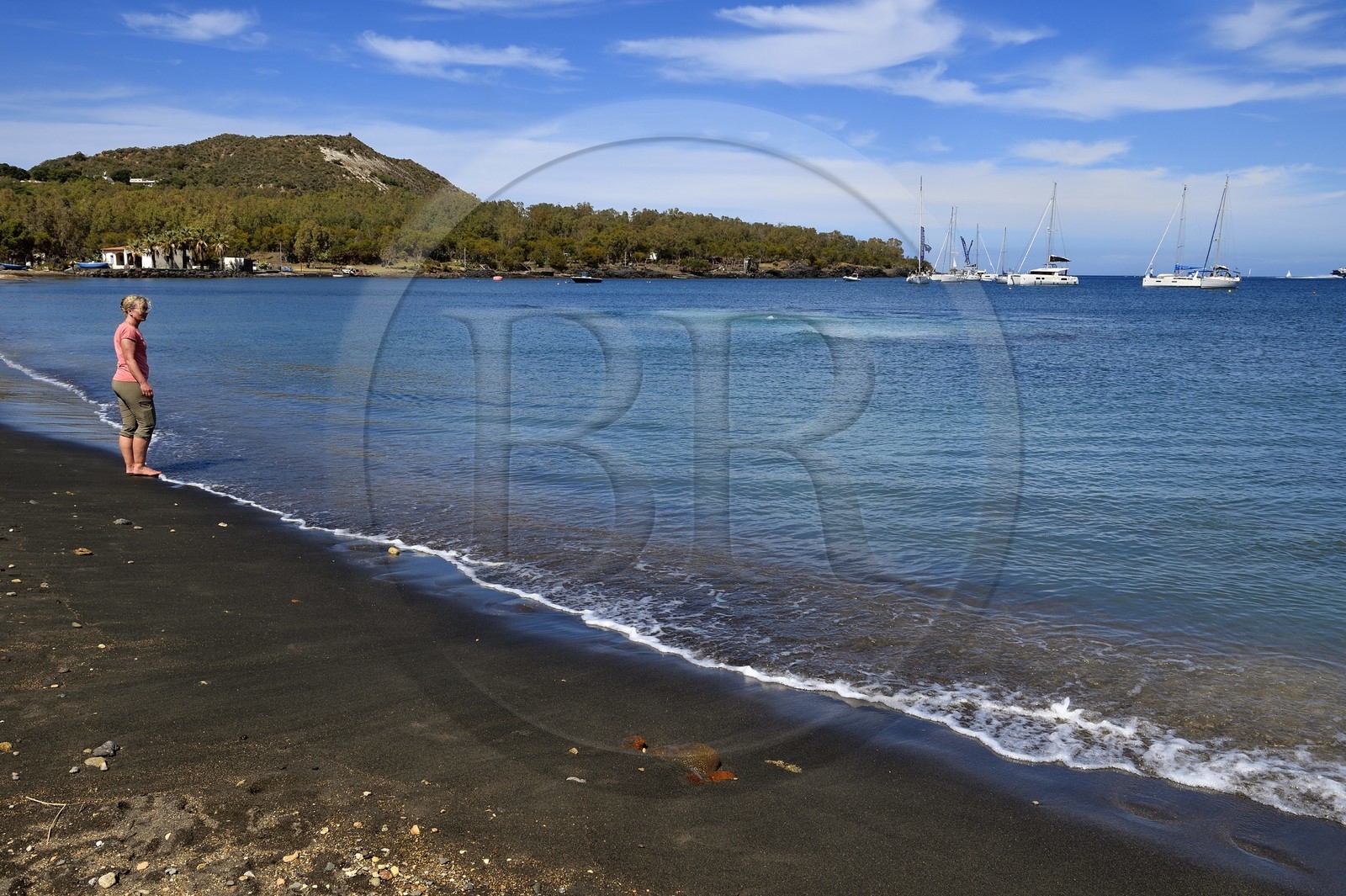 Italie, Sicile, iles Eoliennes, classées Patrimoine Mondial de l'UNESCO, ile de Vulcano, plage de sable noir de Porto de Levante