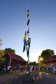 Sweden, Dalarna County, Leksand area, Midsummer celebrations in the tiny hamlet of Hjulbäck, uprising the maypole