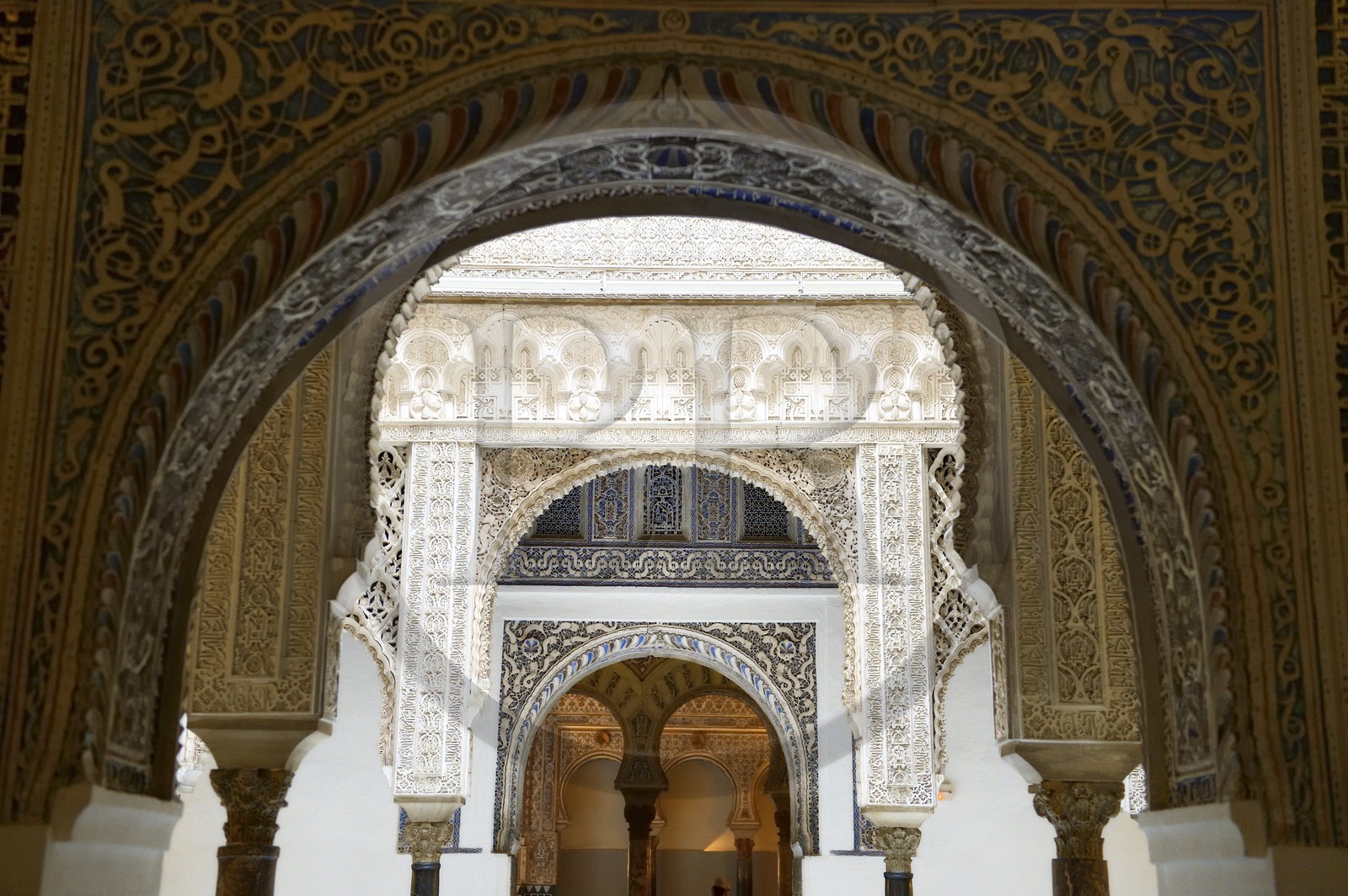 Espagne, Andalousie, Séville, Alcazar de Séville (Reales Alcazares de Sevilla), classé Patrimoine Mondial de l'UNESCO, enfilades de salles vers le Salon des Ambassadeurs (Salon de Embajadores)