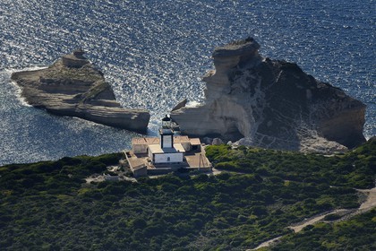 France, Corse-du-Sud (2A), Bonifacio, le phare de Pertusato (vue aérienne)