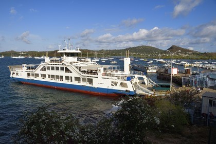 France, Ile de Mayotte, Petite-Terre, Dzaoudzi, départ de la barge pour Mamoudzou sur Grande-Terre